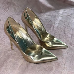 Size 9 Gold Akira heels